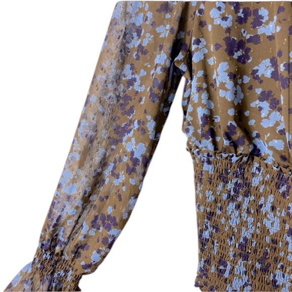 ASTR the label size small smocked waist puff sleeve floral blouse excellent cond - Picture 4 of 6